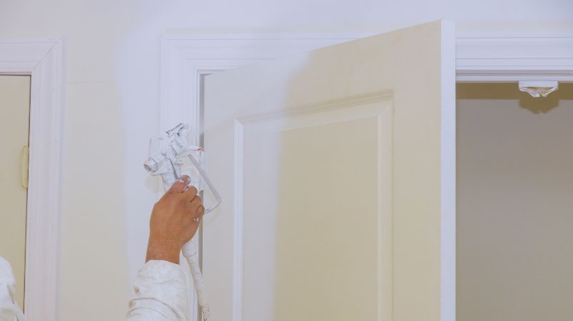 Pintar puertas en blanco en Zaragoza